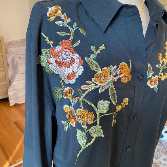 Chico's Black‎ Embroidered Tunic - Size 3 - Picture 9 of 11